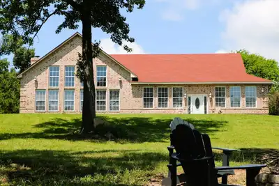 Image de Lakefront Home! ! Relax and Enjoy Wide Open Views of Lake Palestine!