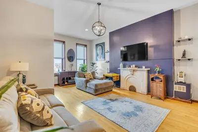 Image de 874 North 19th Street · Spacious and Stylish 5br Home in Vibrant Fairmount