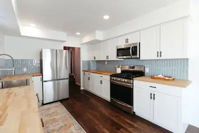 Image de Insta-worthy 3br\/3. 5 Br House in Center or Omaha