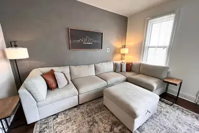 Image de 886 Macon (2 bdrm) · Walkable German Village home w/ fenced yard