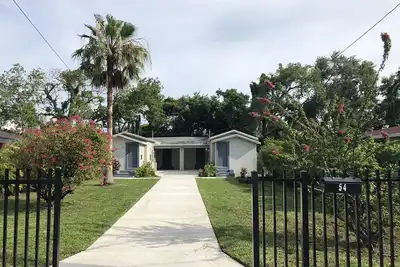 Image de Miami Design District Apartment 2 Bedroom 2 Bathroom - Free Gated Parking