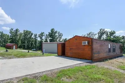 Image de Chicken Creek Cabin, 1 mile from Chicken Creek Boat Ramp.