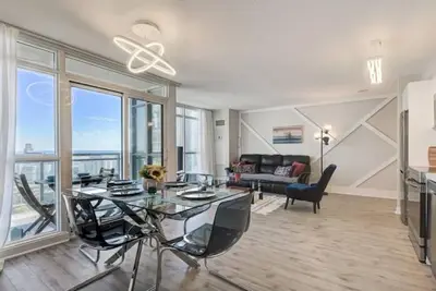 Image de Luxury 2bd & 2Bath w Stunning Lake View Downtown