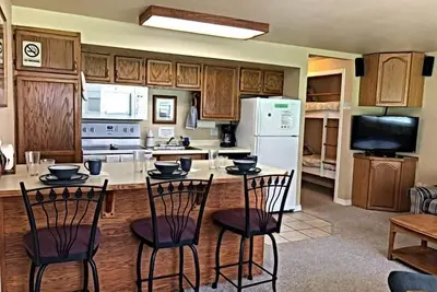 Image de #149 Condo near large pool & shuttle to Gorge Amp-book separately