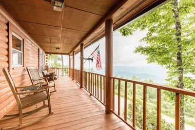 Image de Altitude Adjustment - Cabin with Panoramic Views