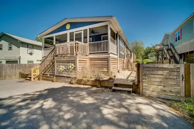 Image de Charleston Home w/ Porch - 3 Mi to Folly Beach!