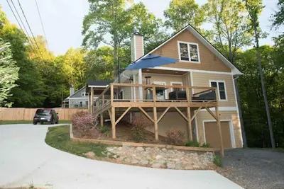 Image de Pet friendly enclosed yard and close to town