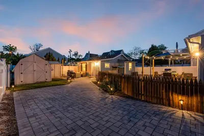 Image de The Unique Belmar Stay | Prime Location. Privacy. 9 Badges. 2 Grills. Fire Pit.