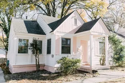 Image de Bridgerton Bungalow by Pettigrew Adventures