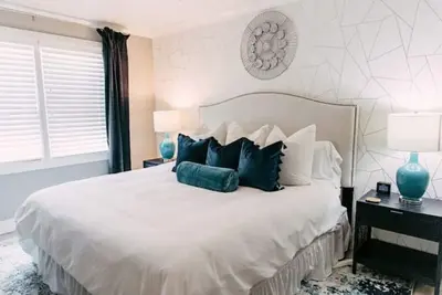 Image de House of Blues by Pettigrew Adventures