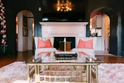 Image de Pink Brick Rhode at Pettigrew Adventures