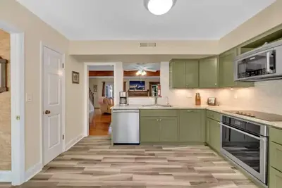 Image de Simple comforts of home conveniently located