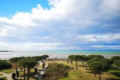 Image de ?? Appartement Climatisé 2 Chambres – Vue Mer – Parking Privatif – Résidence Sécurisée