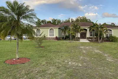 Image de Spacious Acreage Getaway with private pool and basketball court