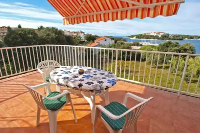 Image de Appartement de deux chambres avec la terrasse et la vue sur le mer Pjescana Uvala, Pula (A-20800-b)