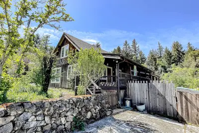 Image de Wilderness retreat with board games & large porch - mountain views