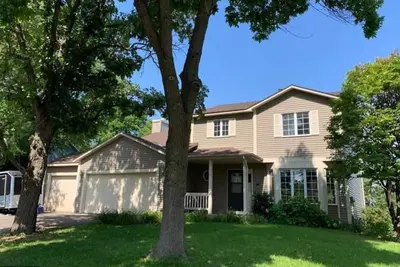 Image de Stunning, Spacious 4 Br with King Suite, 3 stall Garage, 3 Bath, Game Room