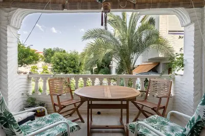 Image de Maison de vacances 'Casa en la playa con piscinas A' avec piscine partagée, jardin et climatisation