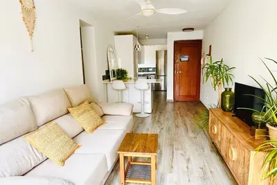 Image de Appartement élégant, proche plage, 3 pers, quartier animé Huelin, à 10 min de l'aéroport