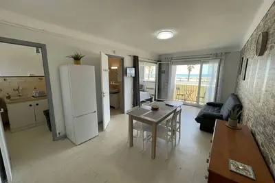 Image de Studio 4 pers. en bord de mer avec balcon, parking et animaux admis à Saint-Cyprien.