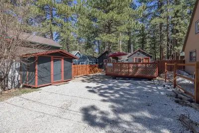Image de Chip O Wood | Jacuzzi, Dog Ok, Ac, Steps to Lake!