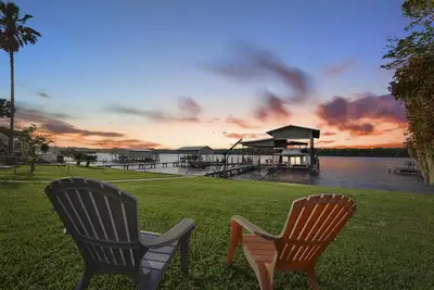 Image de 🔥High Demand🔥Waterfront Oasis home w/Large, Private dock-Beautiful river views