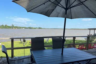 Image de 3-bedroom vacation home, waterfront patio, great fishing, kayaking, swimming
