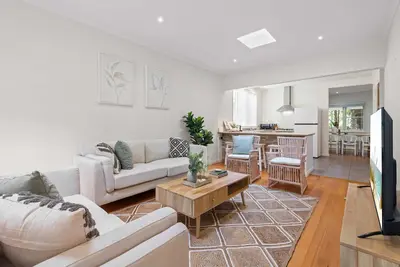 Image de Lush 3-Bed House near the Beach