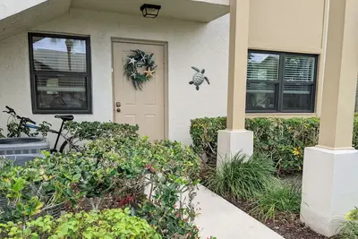 Image de “Cottage-Like” 2 Beds/2 Bath Condo Close To Beaches & The Heart Of ‘Old Stuart'