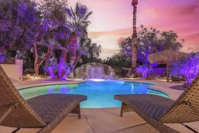 Image de HÓZHÓ Paradise Palms | Pickleball | Slide|Theatre