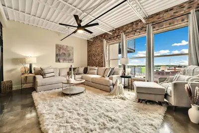 Luxe Penthouse: Downtown Magnolia/Baylor/McLane/Foster Pavilion