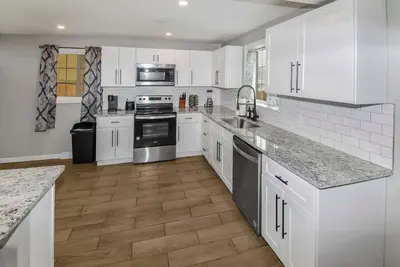 Image de Spacious Family Home | Fenced Yard & Off-Street Parking