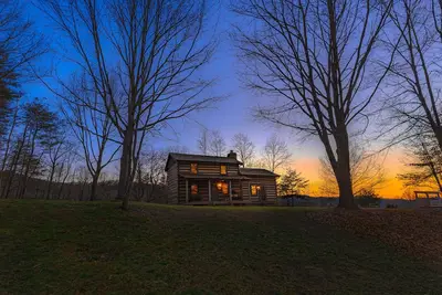Image de John Pope Cabin A beautifully 1865 renovated authentic log cabin