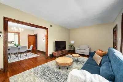 Image de Bohemian Retreat ~ 15 min to Downtown~ 8 min to Cleveland Clinic
