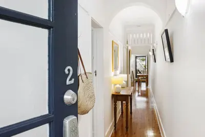 Image de Charming federation apartment close to Manly Beach.