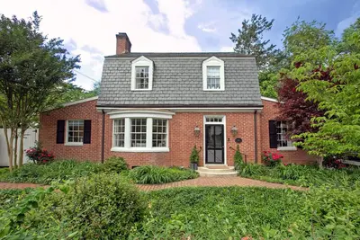 Image de New! Cameron Cottage | Best Uva Neighborhood