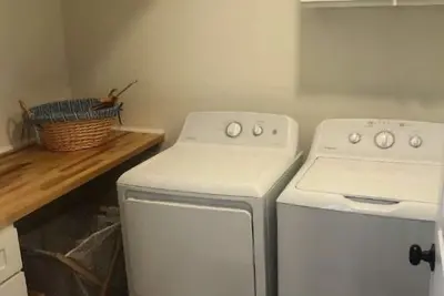 Image de East Side home newly renovated 5 minutes from Beautiful downtown Savannah