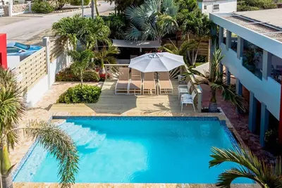 Image de Cozy, Central & Quiet ~ Close to the Beach ~ Pool!