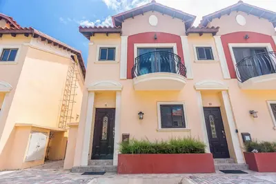 Image de 2br 3ba ~ Gym ~ Pools ~ 24/7 Security ~ Restaurant