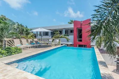 Image de Relaxing, Central & Bright ~ Shared Pool & Garden!