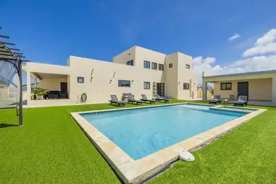 Image de *New* 4br4ba Villa across of PalmBeach w/ Pvt Pool