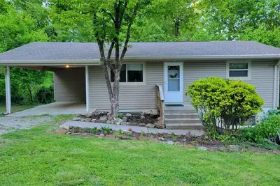 Image de Cozy 2 Br, 2 Bath House next to Biology Trails and Sau