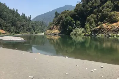 Image de 2/1 House With Deck- Trail To River With Amazing Sandy Beach- Solar Heated Pool