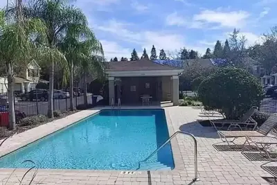 Image de Lakeview Townhome Centrally Located