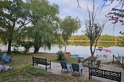 Image de Charming and spacious 5 bedroom, 3 bath, 19 guest home on peaceful keewahtin lake