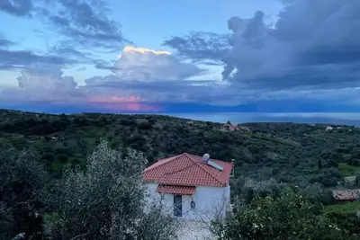 Image de Cozy Garden Cottage With Stunning sea Views
