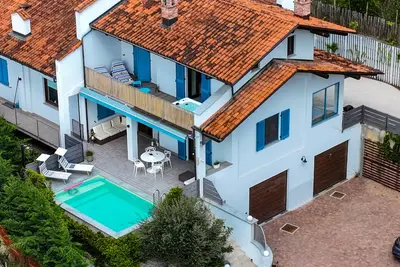 Image de Exclusive Villa with pool and penthouse in Barolo wine area