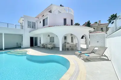 Image de Brand new villa - 5 minutes to Land of Legends and Beach