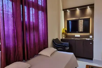 Image de \"Experience the Grace of Varanasi: Your Home Away from Home\"