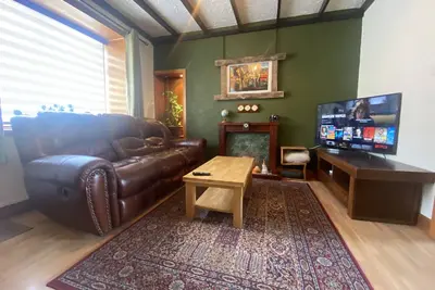 Image de Enjoy the busy city life by day and come home to a peaceful